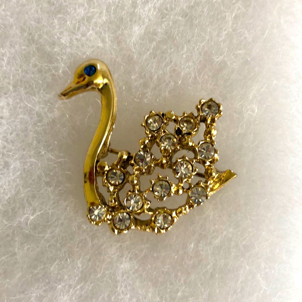 Vintage Gold Swan Pin